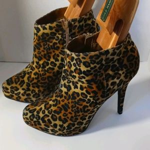 Quipid leopard print bootieHeels size 9